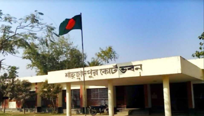 বৌ ফিরে পেতে শাহজাদপুরে আদালতে মামলা