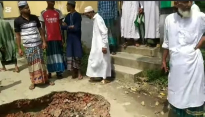 পূর্ণিমা গাঁতী ইউনিয়ন জামাতের পক্ষ থেকে রাস্তা মেরামত