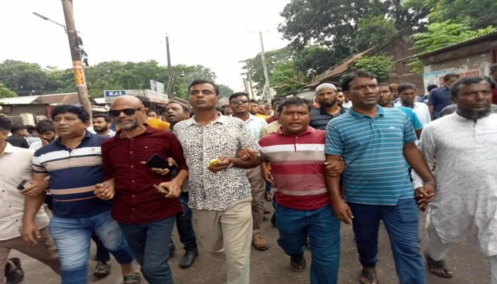 যুবদল নেতা শাহীন রেজার নেতৃত্বে সিরাজগঞ্জের জনসভায় শতশত নেতাকর্মীর যোগদান
