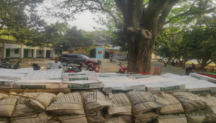 পৌঁছেছে খেজুর ও ত্রাণ সামগ্রী নতুন সমীকরণের ইঙ্গিত ঘিরে জনমনে চাঞ্চল্য