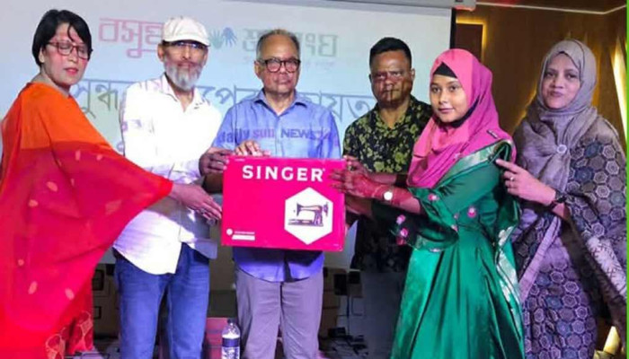 উল্লাপাড়ায় বসুন্ধরা শুভসংঘের উদ্যোগে সেলাই মেশিন বিতরণ, স্বাবলম্বিতার পথে ১৫ পরিবার