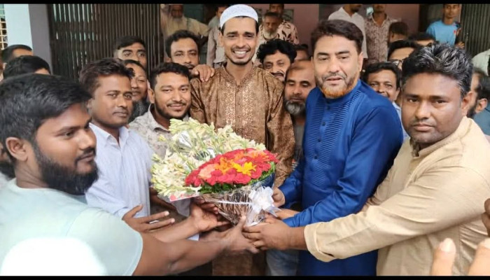 জয়পুরহাটে দীর্ঘ আইনী লড়াই করে বম্বু ইউপি চেয়ারম্যানের দায়িত্ব পেলেন আতাউর রহমান