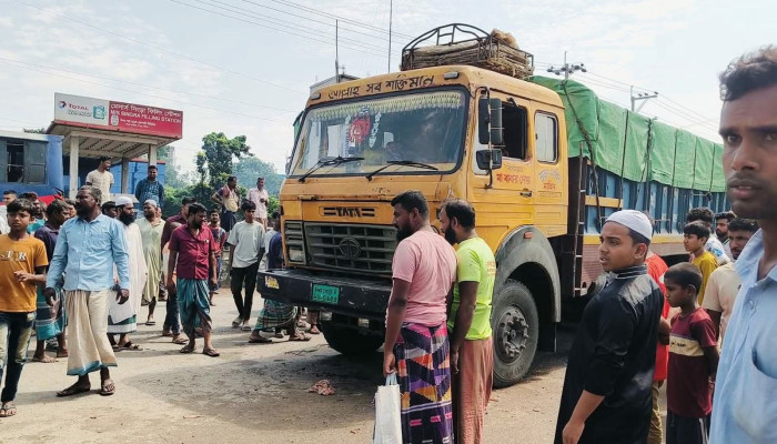 নাটোরের সিংড়ায় ট্রাকের ধাক্কায় ১ ব্যাবসায়ী নিহত, আহত-৩