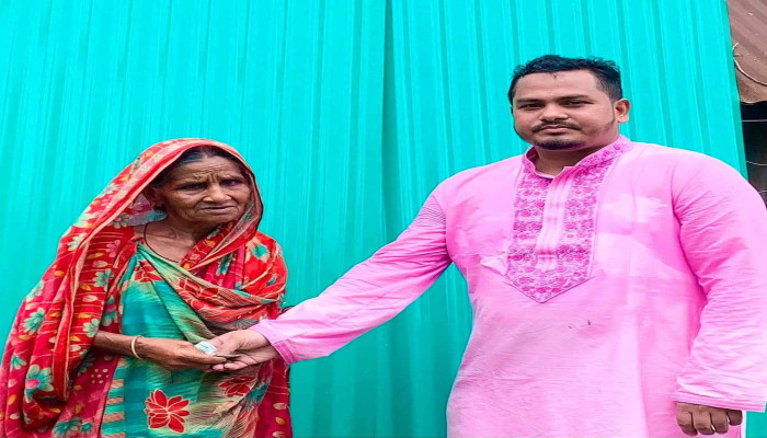 একটি ঘর বদলে দিল একটি পরিবারের জীবন। মানবিকতার উজ্জ্বল দৃষ্টান্ত স্থাপন করলেন হাজী আব্দুল মোমিন।