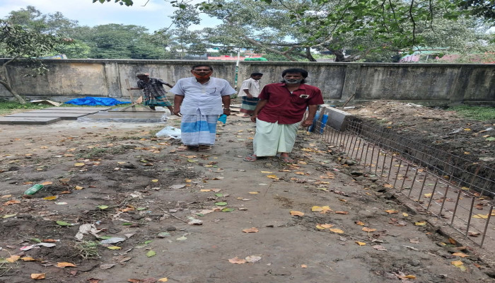 সলঙ্গা গরুর হাটসহ বাজারের বিভিন্ন স্থানে মেরামত কাজ অব্যাহত