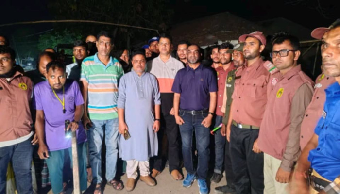 অপরাধ নিয়ন্ত্রণে বাঁশকল ডিউটি পরিদর্শন, টর্চলাইট-বাঁশি বিতরণ