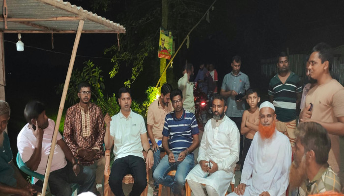 চরবেড়ার ঐতিহ্যবাহী বটতলায় রাত্রীকালীন জনসচেতনতামূলক সভা  আইনশৃঙ্খলা, মাদক ও সামাজিক অপরাধ প্রতিরোধে ঐক্যবদ্ধ হওয়ার আহ্বান