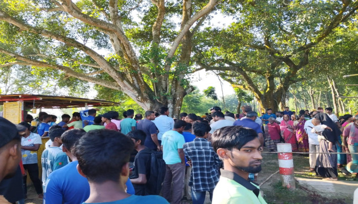 পাঁচবিবিতে অটো ছিনতাই  চালককে গলা কেটে হত্যা।