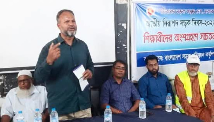 জয়পুরহাটে বিআরটএ'র উদ্যোগে নিরাপদ সড়ক বিষয়ক সচেতনতামূলক কার্যক্রম