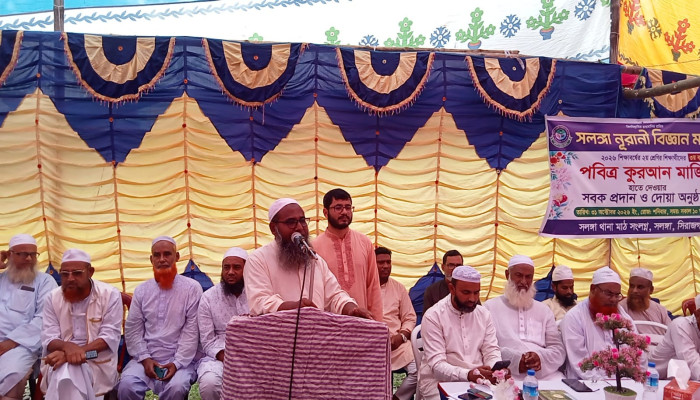 সলঙ্গায় মাদ্রাসার শিক্ষার্থীদের মাঝে কুরআন শরীফ হাতে দেওয়ার সবক প্রদান ও দোয়া মাহফিল